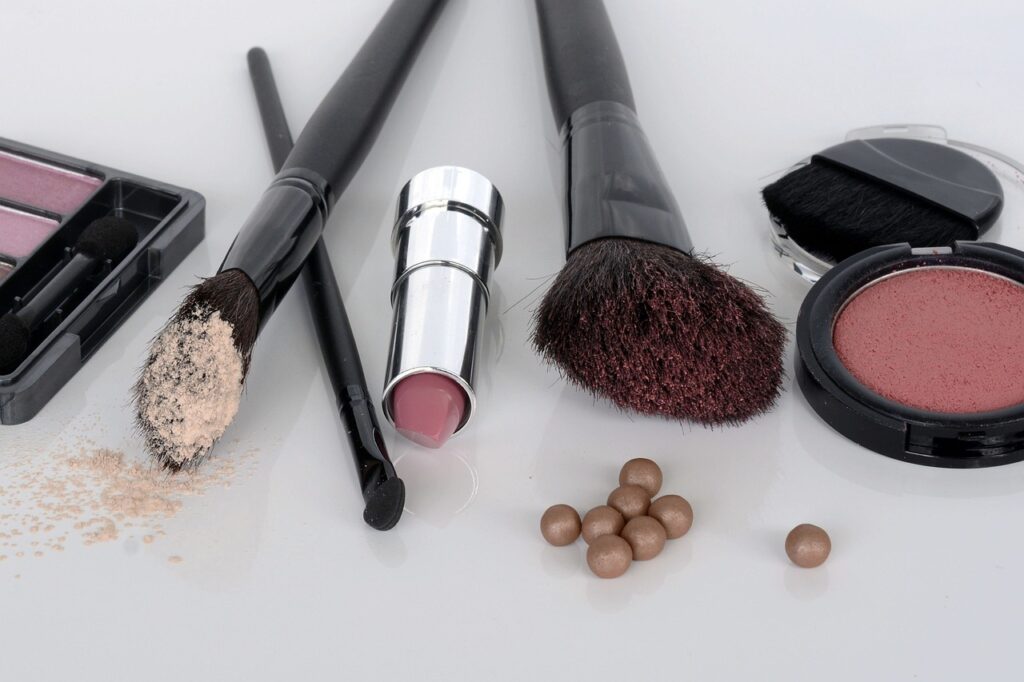 cosmetics, eye shadow, rouge-1367779.jpg